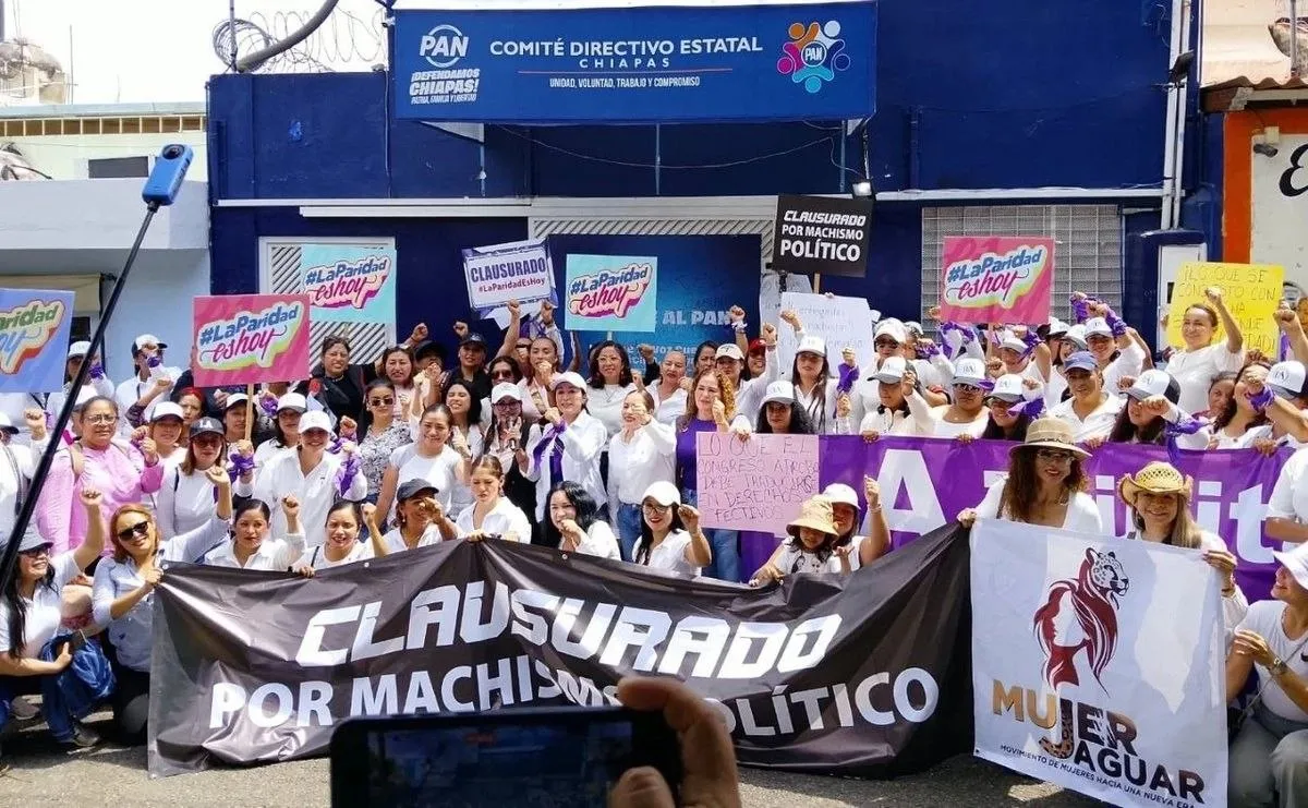 COLECTIVAS CLAUSURAN SIMBÓLICAMENTE OFICINAS DEL PAN EN CHIAPAS POR IMPUGNACIÓN A PARIDAD