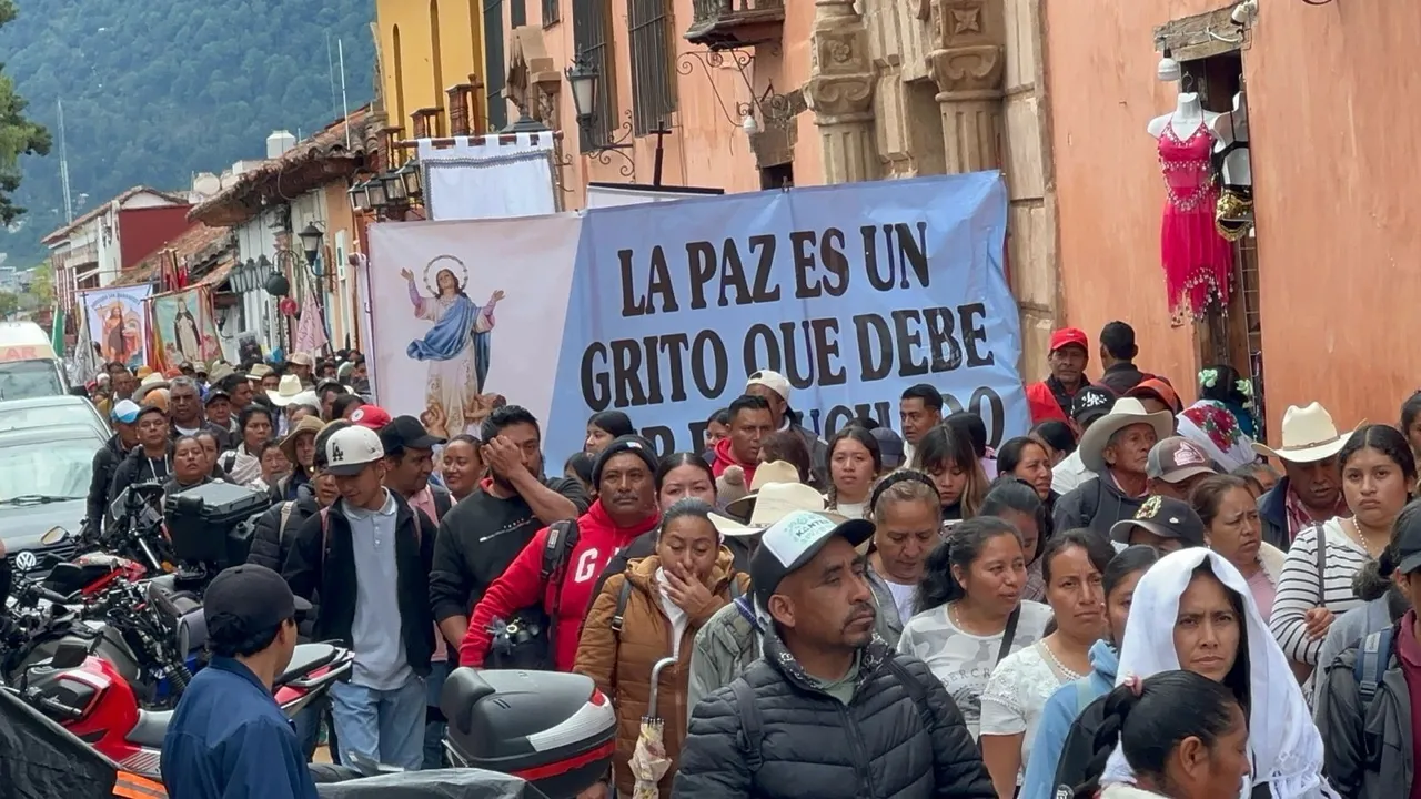 MILES DE INDÍGENAS MARCHAN EN SAN CRISTÓBAL POR INSEGURIDAD Y CRIMEN ORGANIZADO