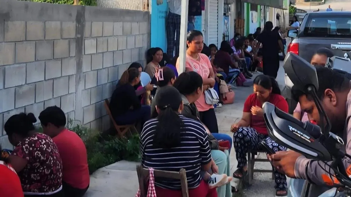 PADRES CIERRAN PRIMARIA BELISARIO DOMÍNGUEZ EN TUXTLA POR PRESUNTOS TOCAMIENTOS A ALUMNAS